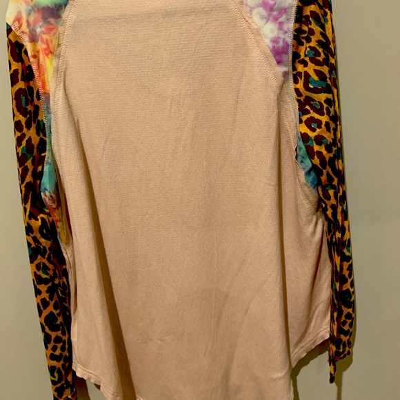 Cute top - Picture 2 of 3